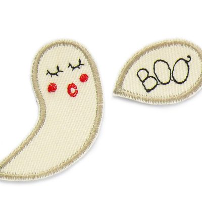Gespenster Patches BOO - zum aufbügeln, süßes Gespenst gestickt auf hellen Jeansstoff