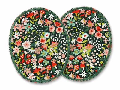 Knieflicken zum Aufbügeln aus Bio-Canvas mit Blumen – 2 ovale Bügelflicken aus grünem Bio-Baumwollcanvas mit bunten Blumen und Fliegenpilzen, jeweils 8 x 10 cm, handmade Berlin