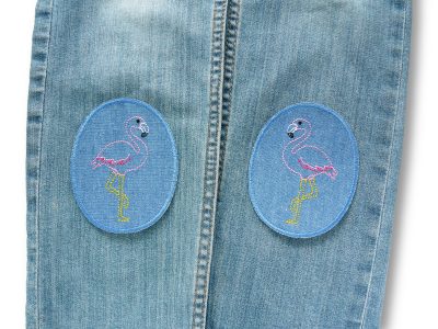 2 Flamingo Jeansflicken 8 x 10 cm Paar, mittelblauer Jeansstoff mit rosa Flamingo-Stickerei, ovale Knieflicken handmade Berlin