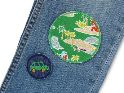 Mini-Patches aus Jeansstoff Ø 4 cm: Auto, grüner Bügelflicken mit Palmen und Inseln aus Baumwollstoff ø 8 cm, Teil des 7er Bügelflicken-Sets, Mini-Jeansflicken für kleine Löcher handmade Berlin Piratenbande