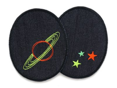 Zwei ovale Knieflicken aus schwarzem Jeansstoff mit gesticktem Saturn und Neonsternen, jeweils 8 x 10 cm, zum Aufbügeln auf Kinderhosen, handmade Berlin