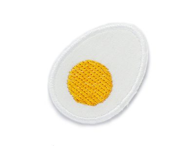 Patch Ei Aufnäher aus weißem Baumwollstoff, gesticktes hart gekochtes Ei 5,5 x 4 cm, Ei-Bügelpatch handmade Berlin