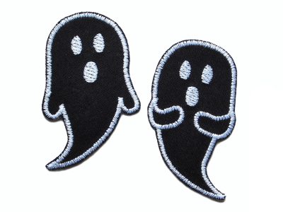 Gespenster Bügelbild schwarz – hell gesticktes Gespenst auf schwarzem Baumwollstoff in 2 Varianten nach rechts und links, Gespenst-Bügelflicken handmade Berlin