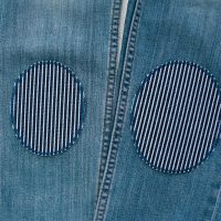 Ovale Jeansflicken blau-hell gestreift in 2 Größen, zum Aufbügeln, Oshkosh-Jeansstoff 8 x 10 cm oder 10 x 12 cm, Knieflicken für Kinder und Erwachsene handmade Berlin