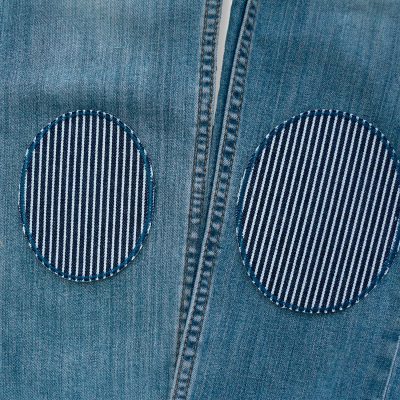 Ovale Jeansflicken blau-hell gestreift in 2 Größen, zum Aufbügeln, Oshkosh-Jeansstoff 8 x 10 cm oder 10 x 12 cm, Knieflicken für Kinder und Erwachsene handmade Berlin