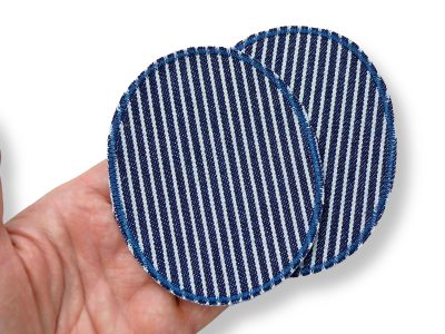 Ovale Jeansflicken für Kinder auf einer Hand, große Bügelflicken Knie, Flicken zum Aufbügeln, blau hell gestreift – Oshkosh-Knieflicken 8 x 10 cm oder 10 x 12 cm, für Kinder und Erwachsene handmade Berlin