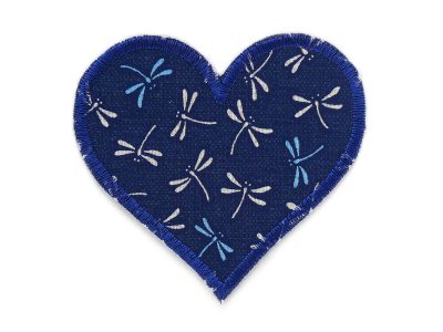 Herz Flicken mit Libellen dunkelblau – Baumwollstoff 8,5 x 8 cm mit hellen und blauen Libellen Allover, herzförmiger Bügelflicken für Kinderhosen handmade Berlin