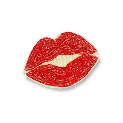 Roter Kussmund Bügelpatch aus naturfarbigem Jeansstoff, 5 x 3,5 cm, gestickter Lippen-Aufnäher zum Aufbügeln handmade Berlin