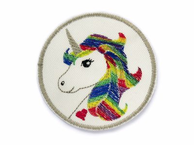 Einhorn Bügelflicken aus cremefarbenem Baumwollcanvas mit gestickter Regenbogen-Mähne, Ø 8 cm, Einhorn-Aufnäher zum Aufbügeln auf Hosen Jacken und Schulranzen handmade Berlin