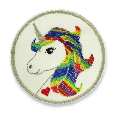 Einhorn Bügelflicken aus cremefarbenem Baumwollcanvas mit gestickter Regenbogen-Mähne, Ø 8 cm, Einhorn-Aufnäher zum Aufbügeln auf Hosen Jacken und Schulranzen handmade Berlin