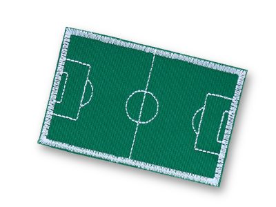Fußballfeld Patch XL 9 x 6 cm, weiß gesticktes Spielfeld auf grünem Baumwollcanvas, Fußball-Bügelflicken handmade Berlin