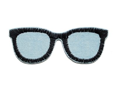 Nerdbrille Patch zum aufbügeln, – Nerdbrille Bügelpatch 8 x 3 cm schwarze Brille auf hellblauem Jeansstoff, Brille-Aufnäher handmade Berlin