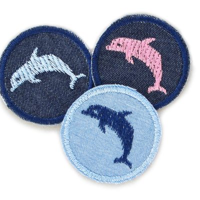 Mini Delfin-Jeansflicken in 3 Farbvarianten: Rosa Delfin, Hellblauer Delfin und Dunkelblauer Delfin, gesticktes Delfin-Motiv auf Jeansstoff, jeweils Ø 4 cm, Mini-Aufnäher 2er Set handmade Berlin