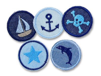 5er Set runde Mini-Jeansflicken mit maritimen Motiven: Totenkopf, Anker, Segelboot, Delfin und Stern, jeweils ø 4 cm, zum Aufbügeln auf Hosen und Jacken, handmade Berlin