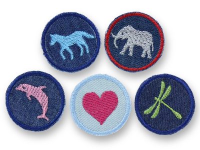 Set mit 5 Mini Jeansflicken zum aufbügeln – Herz pink, Pferd hellblau, Libelle grün, Delfin rosa, Elefant hellgrau, jeweils Ø 4 cm, Bügelflicken handmade Berlin