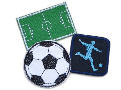 3 Fußball Patches Bügelbilder Set – Fußball Ø 6,5 cm, Fußballspieler 5,5 x 5,5 cm und Fußballfeld 7 x 4,7 cm, 3 verschiedene Motive auf Baumwolle und Canvas, Bügelflicken handmade Berlin