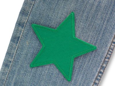 Stern Flicken aus Canvas grün, 10 cm, Bügelflicken für Kinder und Erwachsene – grüner Stern-Bügelflicken 10 x 10 cm auf Hose aufgebügelt, Hosenflicken Kinderhosen reparieren handmade Berlin Piratenbande