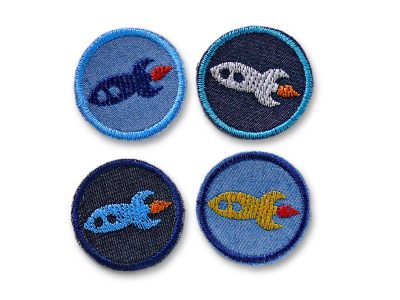 Mini Raketen Flicken zum aufbügeln in 4 Farben – Set Rakete Jeansflicken dunkelblau hellgrau mittelblau goldgelb Ø 4 cm, Raketen-Bügelflicken handmade Berlin