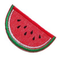 Melone Bügelbild, Wassermelone Patch zum aufbügeln aus Jeansstoff – Wassermelonen Bügelflicken 7,5 x 4 cm aus rotem Jeansstoff rot-weiß-grün-schwarz, Kinderhosen reparieren handmade Berlin