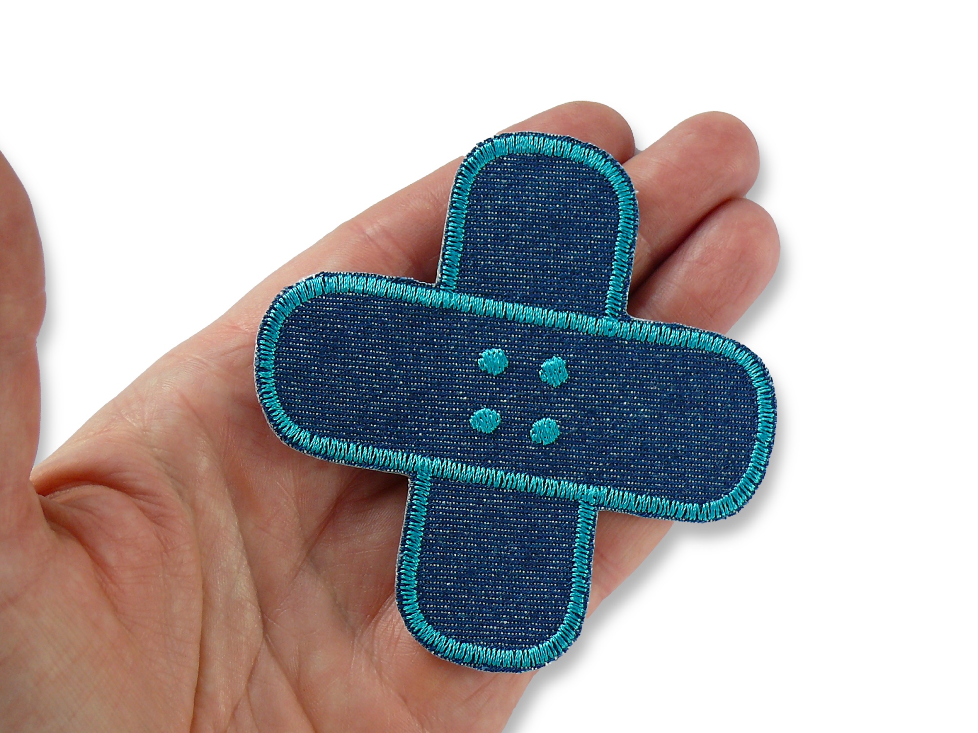 Hosenpflaster Flicken aus Jeansstoff auf einer Hand, 8,5 x 8,5 cm, dunkelblau petrol, Kreuzpflaster Bügelflicken für Kinder und Erwachsene zum aufbügeln