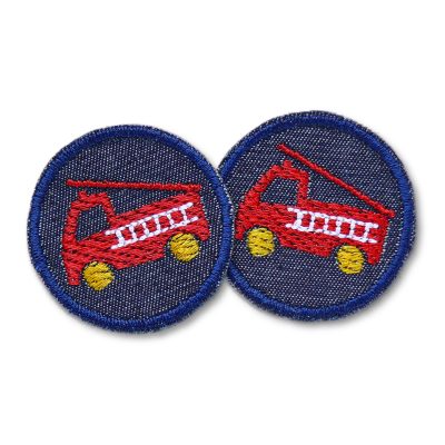 Mini Feuerwehr Patches zum aufbügeln, gestickte rote Feuerwehrautos auf dunkelblauem Jeansstoff