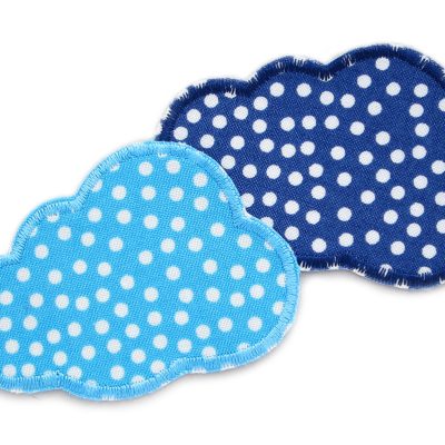 Wolken Bügelpatch in 2 Farben: Hellblauer und dunkelblauer Baumwollstoff mit weißem Punktmuster, 8 x 5,5 cm, gestickter Wolken-Aufnäher zum Aufbügeln handmade Berlin