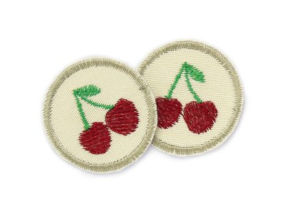 Mini Kirsche Patches, gestickte kleine Kirschen auf naturfarbenem Jeansstoff als Accessoire und Mini Flicken – 2 Kirschen Mini Patches Ø 4 cm dunkelrote Kirschen auf naturfarben Jeans Retro-Look, Bügelflicken handmade Berlin
