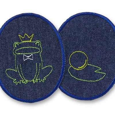 2 Knieflicken Froschkönig 8 x 10 cm aus dunkelblauem Jeansstoff – grüner Froschkönig mit Krone und goldene Kugel auf Seerosenblatt, Märchen Bügelflicken handmade Berlin