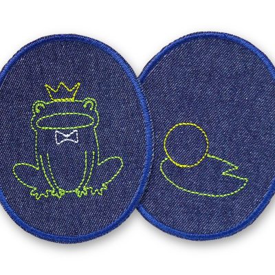 2 Knieflicken Froschkönig 8 x 10 cm aus dunkelblauem Jeansstoff – grüner Froschkönig mit Krone und goldene Kugel auf Seerosenblatt, Märchen Bügelflicken handmade Berlin