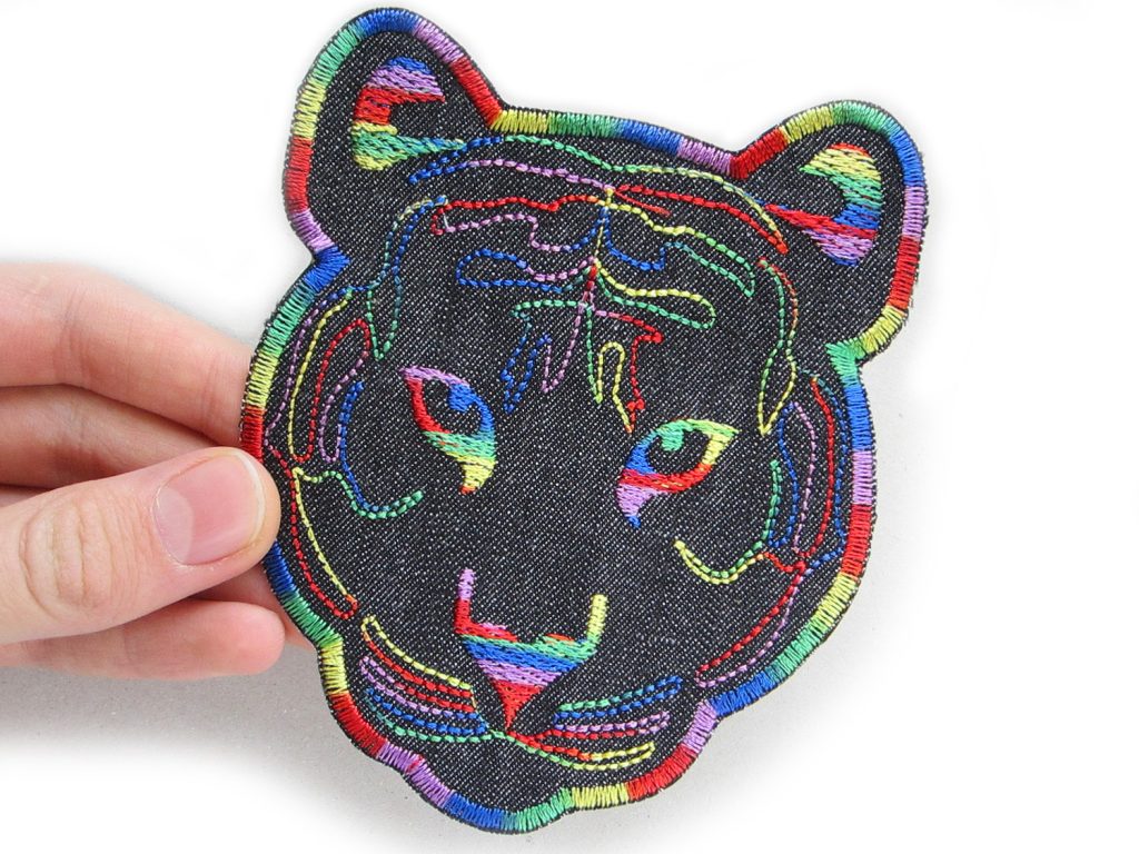 großer Tiger Patch zum aufbügeln in Regenbogen-Farben