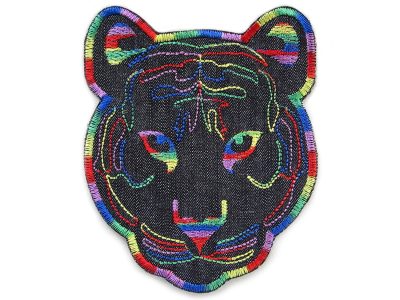 Gestickter Tiger-Bügelpatch in Regenbogenfarben auf schwarzem Jeansstoff, 12 x 10 cm, XL Tiger-Aufnäher zum Aufbügeln für Jeansjacken und Hosen handmade Berlin