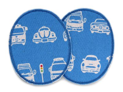 2 Auto-Knieflicken aus blassblauem Baumwollcanvas mit hellen Autos und Bussen Allover, jeweils 8 x 10 cm, Bügelflicken für Kinderhosen handmade Berlin