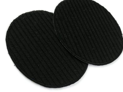 Nahaufnahme XL Cord-Bügelflicken schwarz, 10 x 12 cm, schwarzer Breitcord für Cordhosen Jeanshosen Ellenbogen, Knieflicken, große Hosenflicken Cord, Aufnäher handmade Berlin Piratenbande