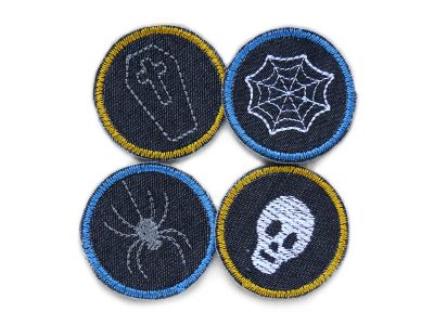 4 Halloween Mini Jeansflicken Set Ø 4 cm mit Spinne, Spinnennetz, Totenkopf und Sarg auf Jeansstoff, Halloween-Bügelflicken Mini-Set handmade Berlin