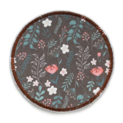 Hosenflicken zum aufbügeln mit vielen kleinen Blumen auf braunem Hintergrund
