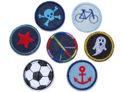 Set 7 Mini Patches mit verschiedenen Motiven (Totenkopf, Fahrrad, Anker, Gespenst, Fußball, Stern & Peace-Symbol), kleine Aufnäher zum aufbügeln, Durchmesser jeweils 4 cm, handmade in Berlin