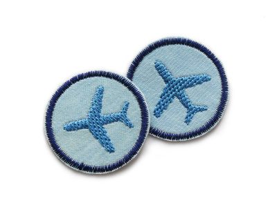 2 Flugzeug Flicken hellblau Ø 4 cm aus hellblauem Jeansstoff mit gesticktem blau-grauen Flugzeug, Mini-Flugzeug-Bügelpatches handmade Berlin