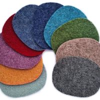 Ovale Wollwalk-Flicken zum Aufbügeln in 10 Farben: Mintgrau Ocker Rot Beere Mittelblau Dunkelblau Petrol Grün Braun Dunkelgrau, jeweils 8 x 10 cm, Wollwalk-Knieflicken handmade Berlin