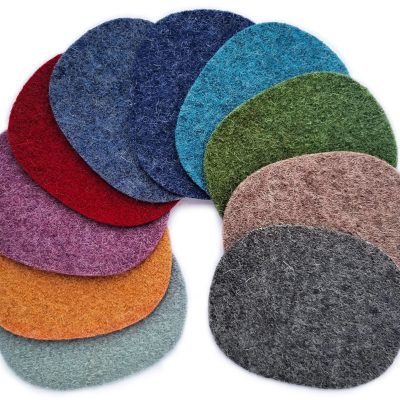 Zwei ovale Wollwalkflicken in verschiedenen Farben, jeweils 8 x 10 cm, zum Aufbügeln auf Wollhosen und Wollpullover als Knie- oder Ellenbogenflicken, handmade Berlin