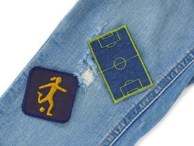 4 Fußball Patches Fußballspielerin Set auf Kinderhose oder Jacke aufgebügelt, Fußball Spielerinnen und Spielfeld, Bügelflicken Kinderhosen reparieren handmade Berlin Piratenbande