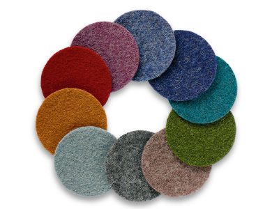 Runde Wollwalk-Flicken zum Aufbügeln in 10 Farben: Mintgrau Ocker Rot Beere Jeansblau Dunkelblau Petrol Grün Braun Dunkelgrau, jeweils Ø 7,5 cm, Wollwalk-Bügelflicken handmade Berlin