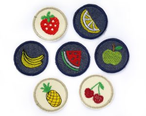 gestickte obst patches zum aufbügeln, verschiedene Aufnäher zum aufbügeln mit Früchten, handmade in Berlin Piratenbande